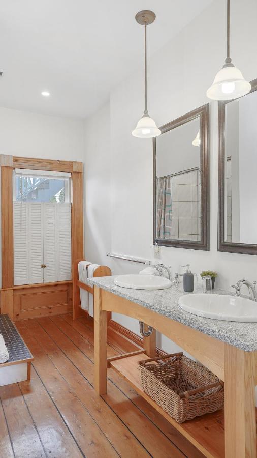 Sail Inn Lunenburg Dış mekan fotoğraf